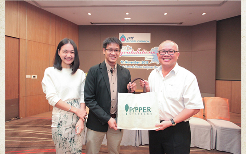 พิพเพอร์ สแตนดาร์ด ผู้ชนะรางวัลทองคำอันดับ 1 ในงาน The 2nd Thailand Plastics Awards 2015